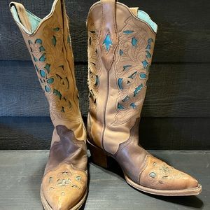 Coral snip toe boots with turquoise inlay 6.5